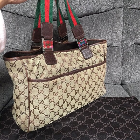 GUCCI PURSE Almost new Great Deal!